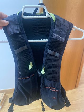 Chaleco trail decathlon. Talla s. de segunda mano por 10 EUR en Canute en  WALLAPOP