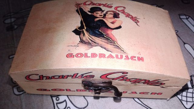 Cajita charlie Chaplin