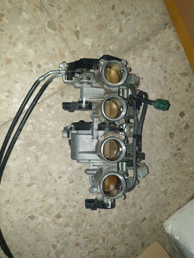 yamaha r1 cuerpo de mariposa