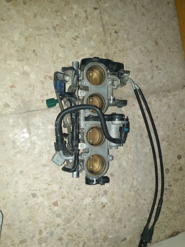 yamaha r1 cuerpo de mariposa