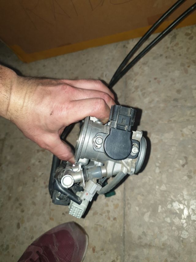 yamaha r1 cuerpo de mariposa