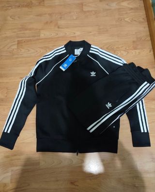 Chándal adidas de segunda mano por 80 EUR en San Cristóbal de La Laguna en  WALLAPOP