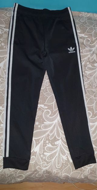 Chándal adidas de segunda mano por 80 EUR en San Cristóbal de La Laguna en  WALLAPOP