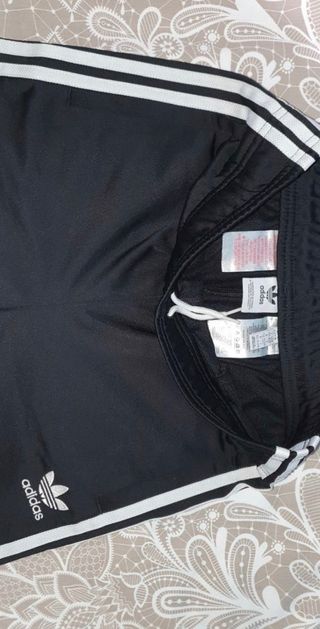 Chándal adidas de segunda mano por 80 EUR en San Cristóbal de La Laguna en  WALLAPOP