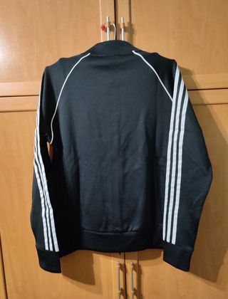 Chándal adidas de segunda mano por 80 EUR en San Cristóbal de La Laguna en  WALLAPOP