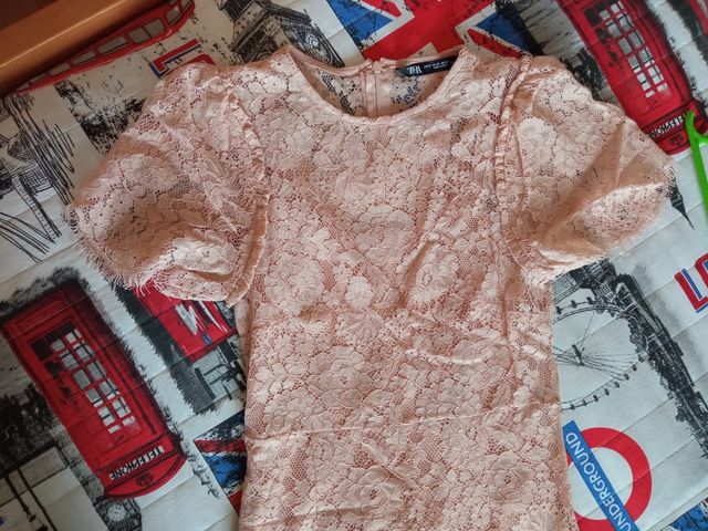 VESTIDO DE ENCAJE SIN ESTRENAR