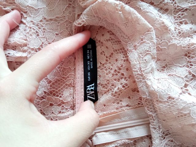 VESTIDO DE ENCAJE SIN ESTRENAR