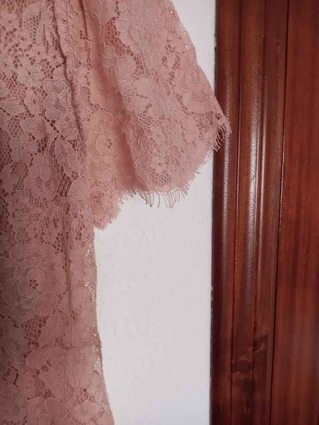 VESTIDO DE ENCAJE SIN ESTRENAR