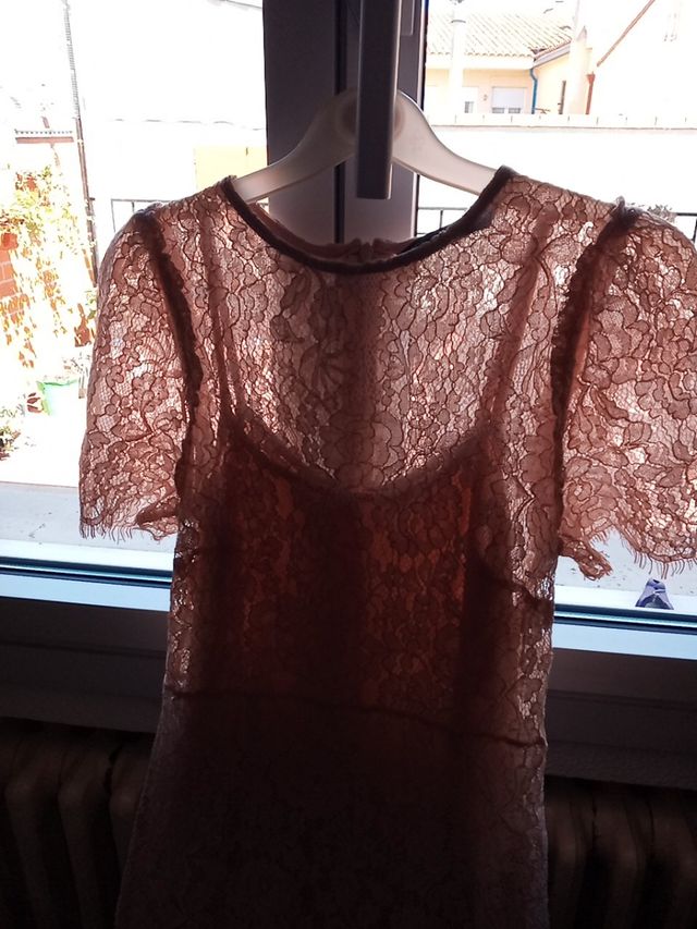 VESTIDO DE ENCAJE SIN ESTRENAR