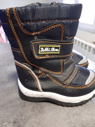 Botas nieve talla 22 de segunda mano por 3 EUR en Colmenar Viejo en WALLAPOP