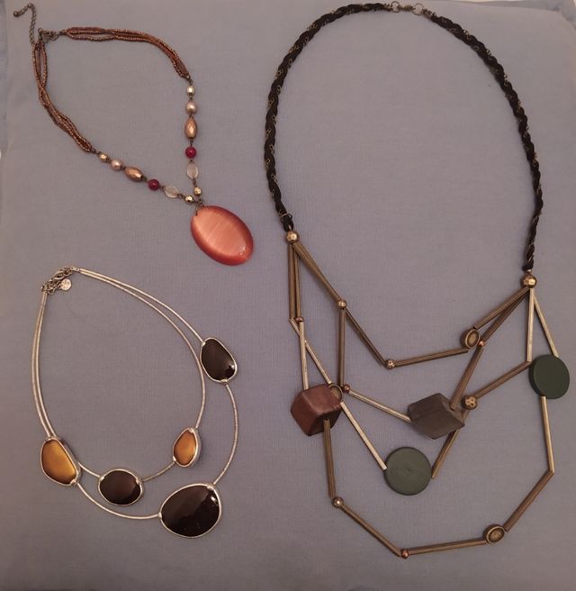 Tres collares.