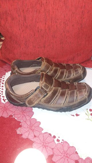 Sandalias de hombre en color marrón dustin de segunda mano por 15 EUR en  Málaga en WALLAPOP
