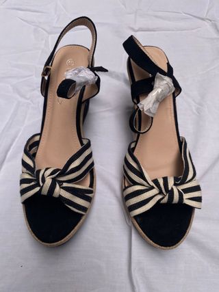 Alpargatas de cuña negras\\/nude de segunda mano por 10 EUR en Madrid en  WALLAPOP