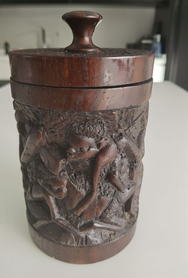 Recipiente madera africano con tapa