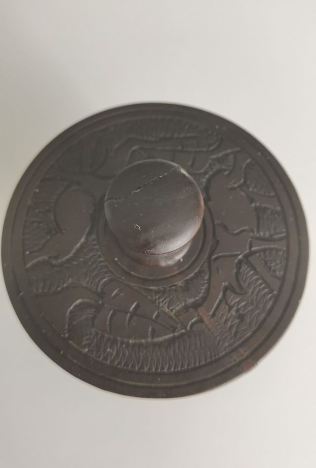 Recipiente madera africano con tapa