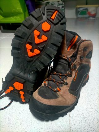Botas Quechua membrana Novadry de segunda mano por 20 EUR en Bilbao en  WALLAPOP