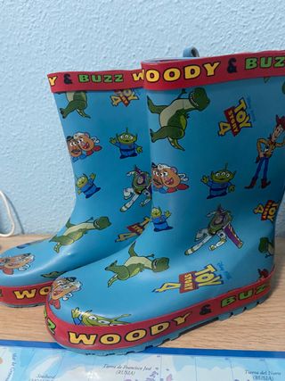 Botas de agua toy story de segunda mano por 6 EUR en Corredoria en WALLAPOP