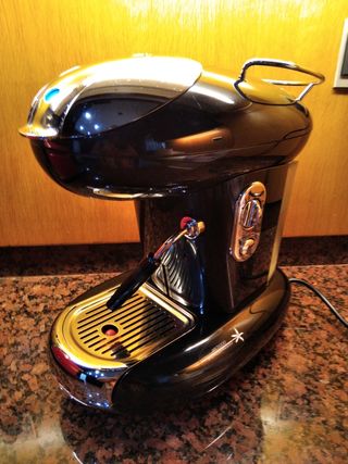 Cafetera Illy X8. Francis Francis de Saeco. de segunda mano por 59 EUR en  Mozárbez en WALLAPOP