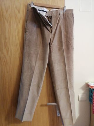 Pantalón Dustin pana de segunda mano por 20 EUR en Madrid en WALLAPOP