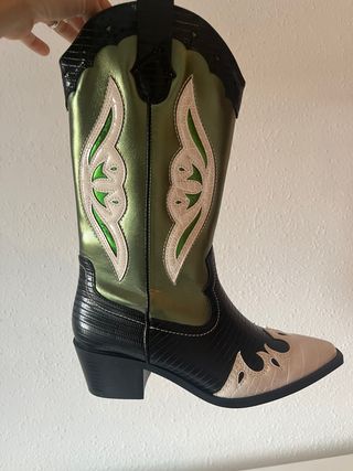 Camperas Stradivarius sin estrenar de segunda mano por 50 EUR en  Palau-Solita I Plegamans en WALLAPOP