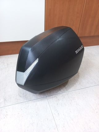 Maletas laterales SHAD SH36 carbono de segunda mano por 250 EUR en Badalona  en WALLAPOP
