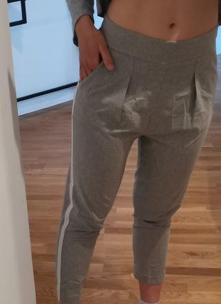 Pantalón Jogger Stradivarius talla M de segunda mano por 4 EUR en San  Martín en WALLAPOP