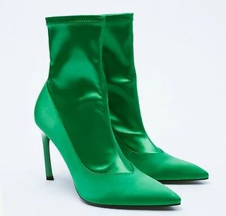Botines calcetín verdes raso tacón saten Zara de segunda mano por 35 EUR en  Paracuellos de Jarama en WALLAPOP
