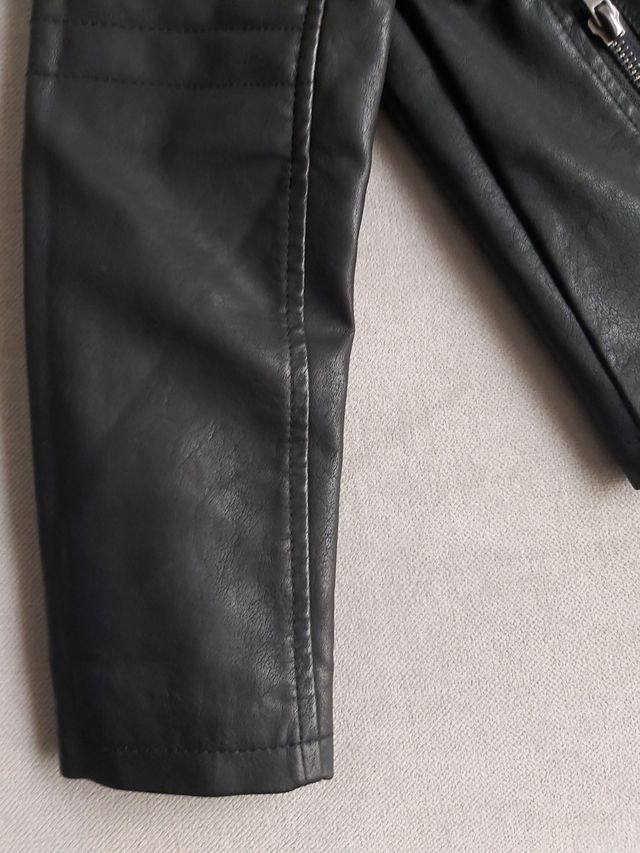 Cazadora negra piel 4-5 años