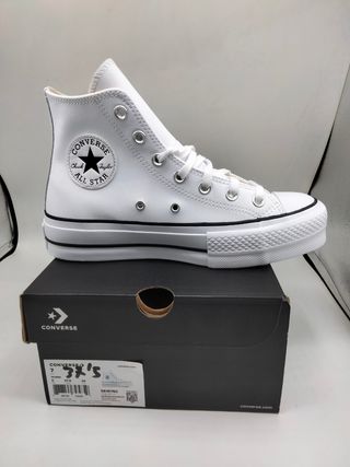 Converse plataforma talla 37,5 piel blanca de segunda mano por 76 EUR en  Bilbao en WALLAPOP