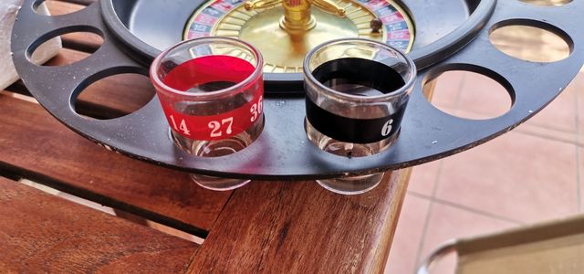 juego de mesa ruleta de casino chupitos.