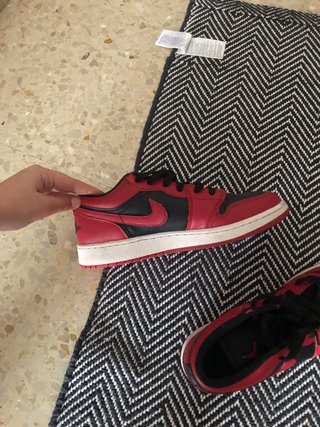 Jordan rojas y negras bajas de segunda mano por 80 EUR en Barcelona en  WALLAPOP