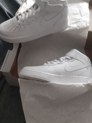Air force 1 mid nuevas y originales. talla 42 de segunda mano por 160 EUR  en Aldaia en WALLAPOP