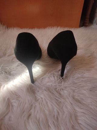 Zapatos negros tacón del 38 Fórmula joven corte in de segunda mano por 20  EUR en Villanueva del Ariscal en WALLAPOP