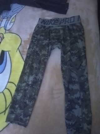 Mallas largas nike pro piratas talla M camuflaje de segunda mano por 15 EUR  en Torrejón de Ardoz en WALLAPOP
