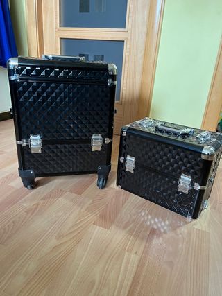 Maleta de aluminio de segunda mano por 50 EUR en Barcelona en WALLAPOP
