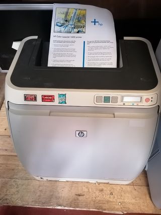 Hp Color Laser jet 1600 de segunda mano por 150 EUR en Madrid en WALLAPOP