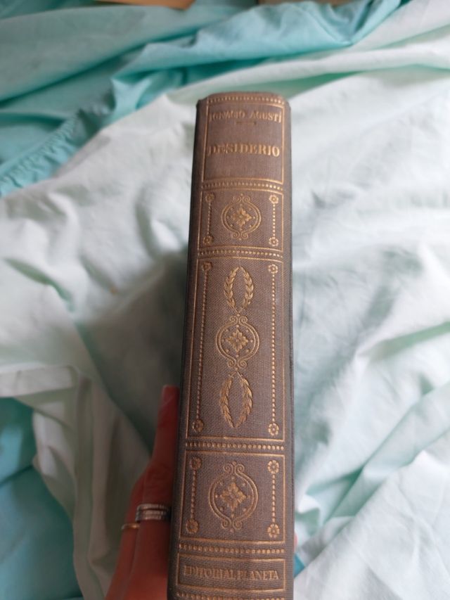 La ceniza fue Árbol / Desiderio