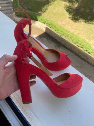 Sandalias color coral de segunda mano por 7 EUR en Vera en WALLAPOP