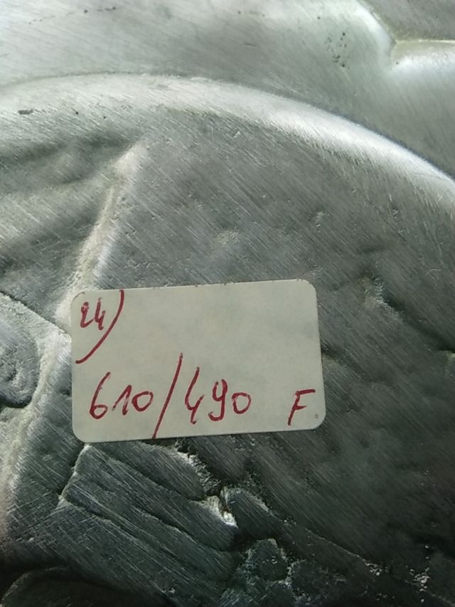 gran plato de estaño sellado