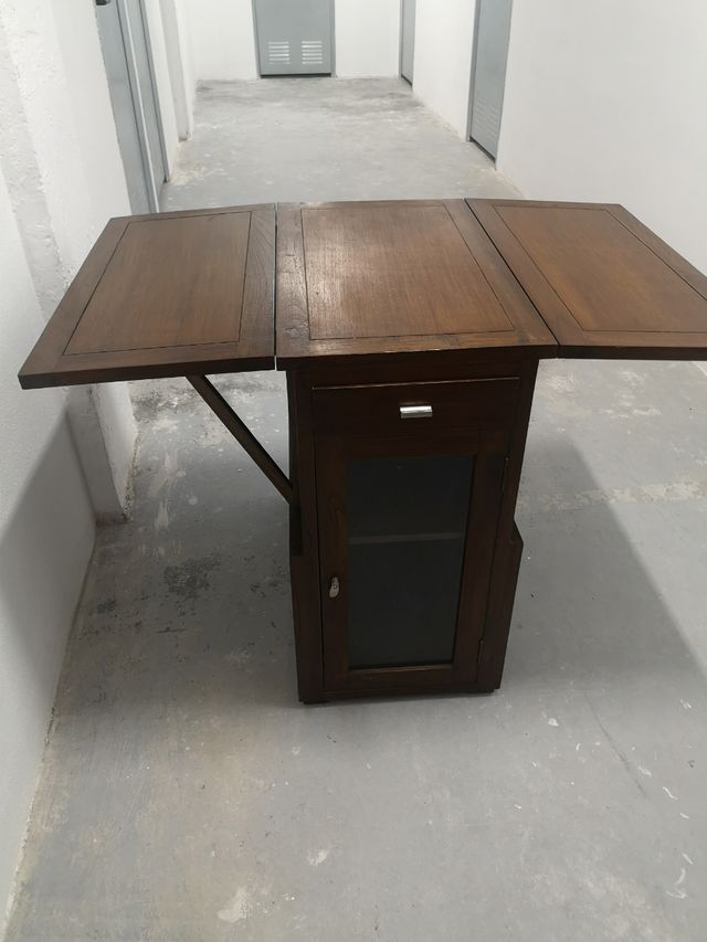 Se vende mueble botellero extensible madera