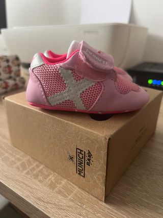 Zapatillas Munich bebé ,número 17 de segunda mano por 8 EUR en Alcorcón en  WALLAPOP