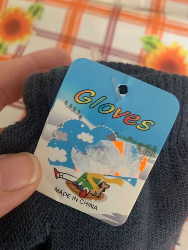 Cappello e guanti, nuovo, 6 anni 