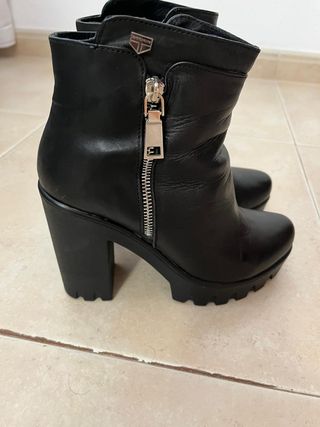 Botines marca italiana de segunda mano por 50 EUR en Son Ferriol en WALLAPOP