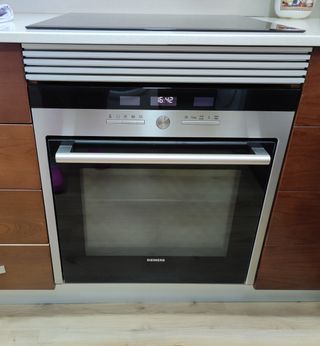 HORNO PIROLITICO SIEMENS CON CARRO EXTRAÍBLE de segunda mano por 100 EUR en  Martorell en WALLAPOP