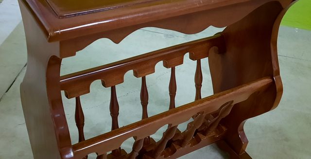 Revistero de madera caoba indonesio