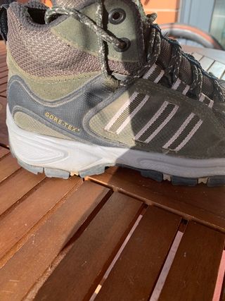 Botas montaña Adidas talla 38 2\\/3 de segunda mano por 10 EUR en Valencia  en WALLAPOP