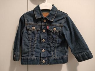 Chaqueta Levis vaquera bebe de segunda mano por 30 EUR en Graus en WALLAPOP