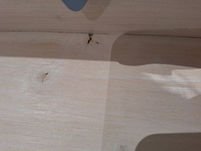 Perchero infantil blanco con 2 estrellas azules