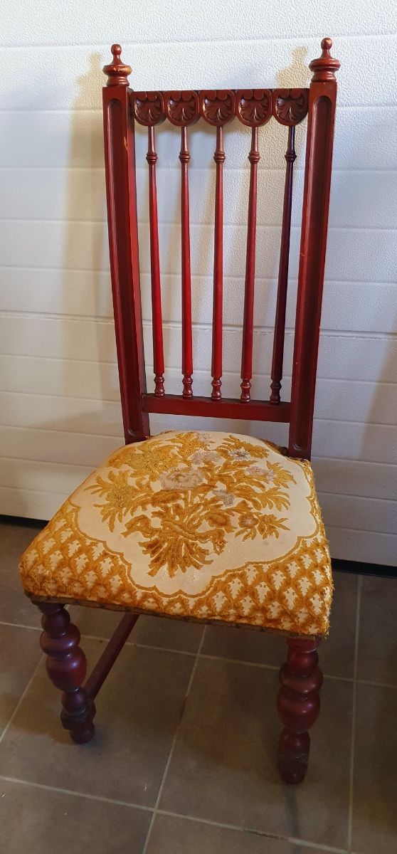Sillas antiguas de respaldo alto para testaurar