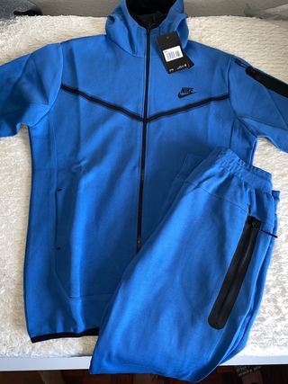 Conjunto Chándal Nike Tech Fleece de segunda mano por 110 EUR en Madrid en  WALLAPOP